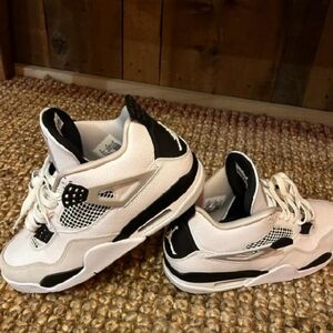 Air Jordans 4 Military Size 11 Black & White